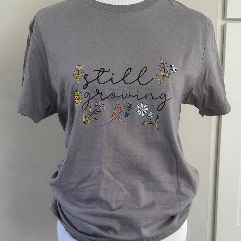 Jerzees Gray Graphic Tee with Floral Design